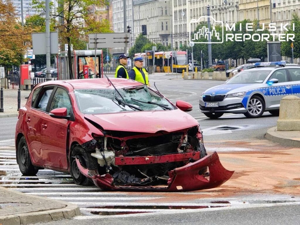 dachowanie po alkoholu, pijany policjant