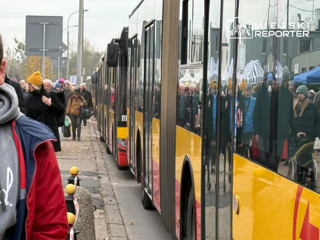 tłumy na cmentarzach