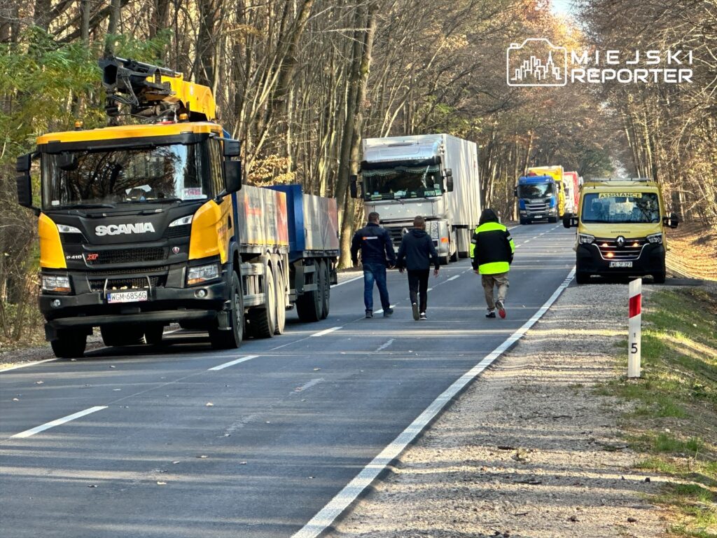 wypadek na DW721 zderzenie 4 pojazdów