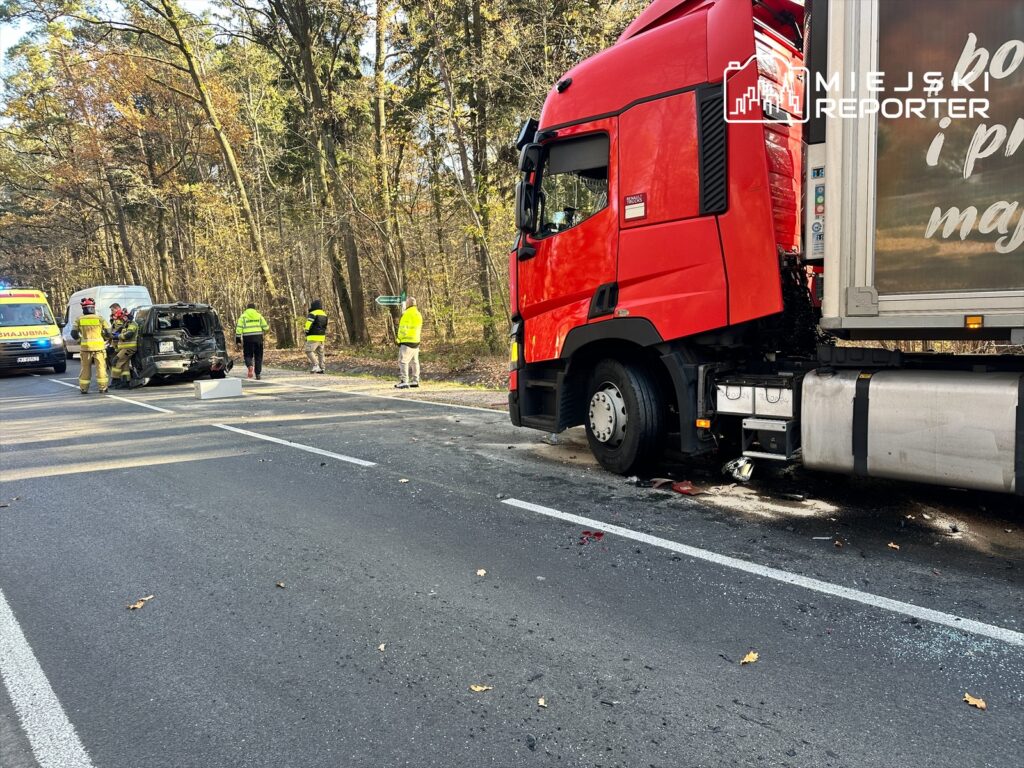 wypadek na DW721 zderzenie 4 pojazdów