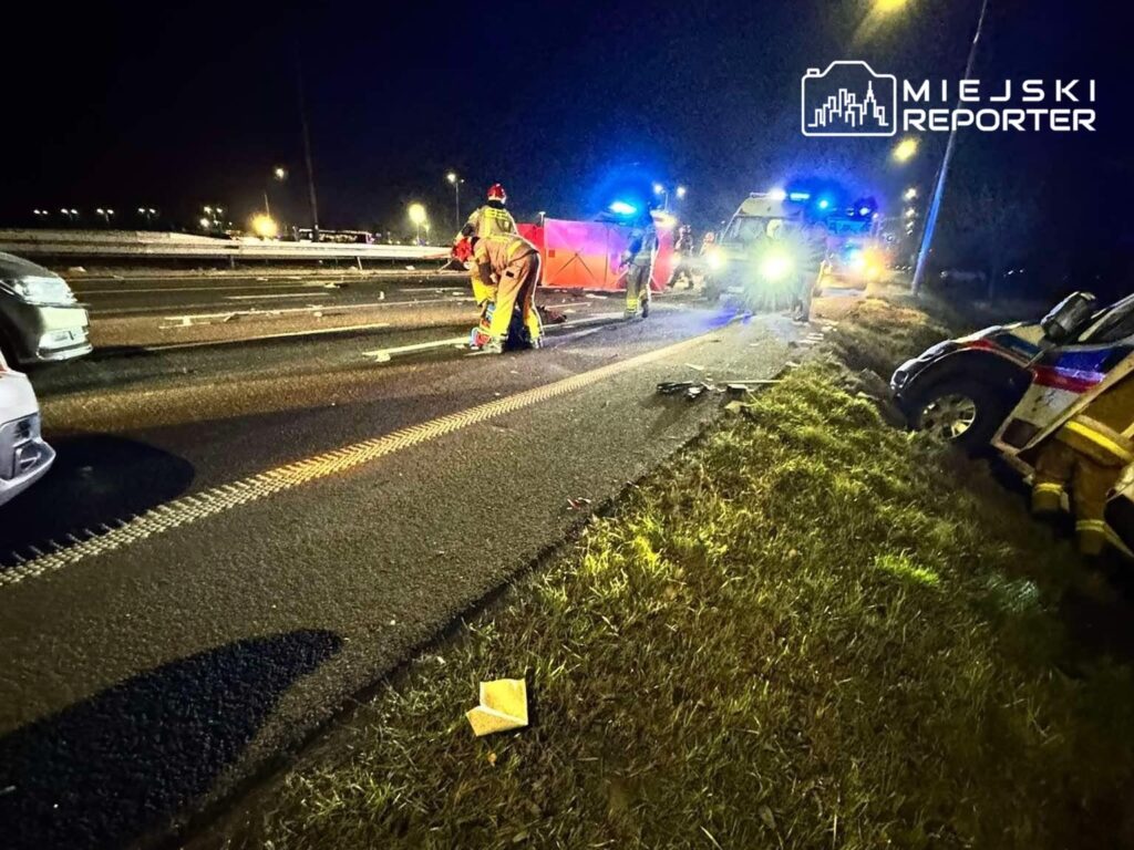 wypadek karetki pod Radomiem w Jedlińsku ratownik nie żyje