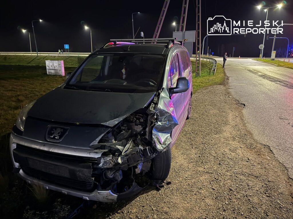 wypadek karetki pod Radomiem w Jedlińsku ratownik nie żyje