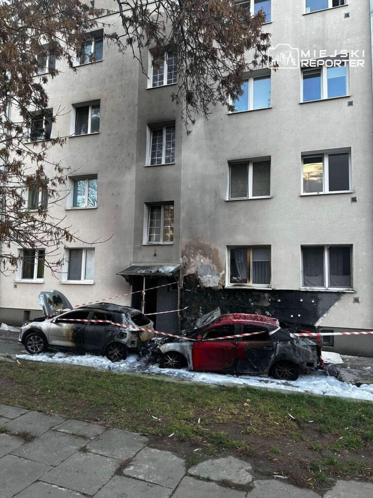 pożar samochodów osobowych przy ulicy lelechowskiej podpalenie