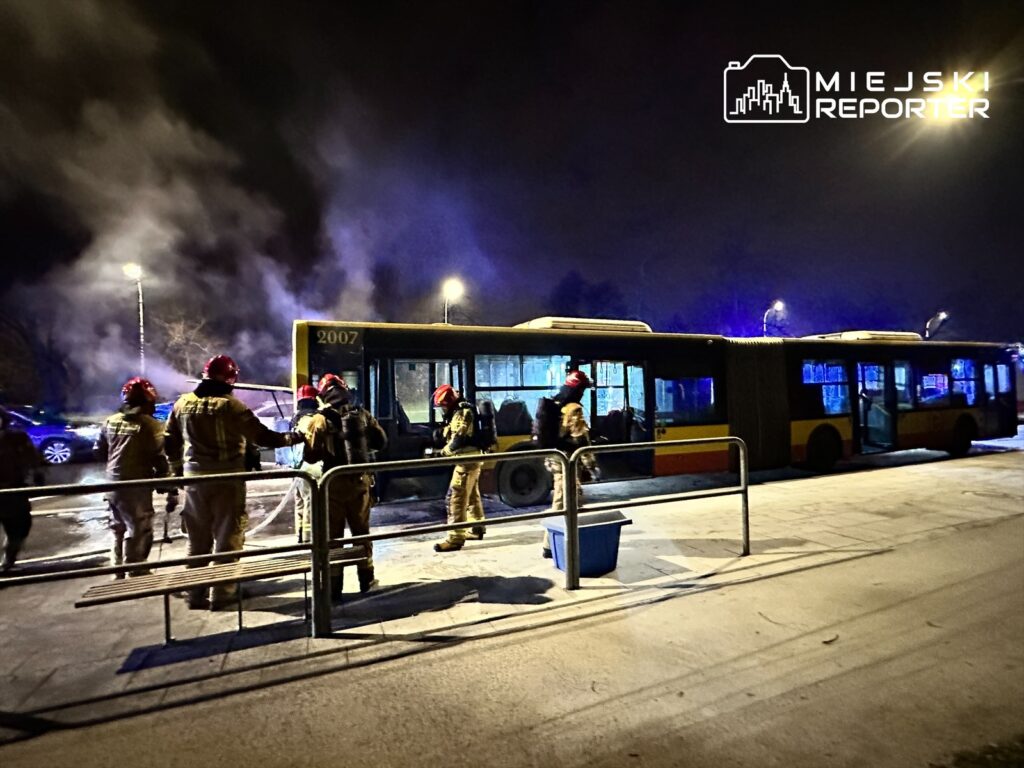 pożar miejskiego autobusu 188 na żwirki i wigury