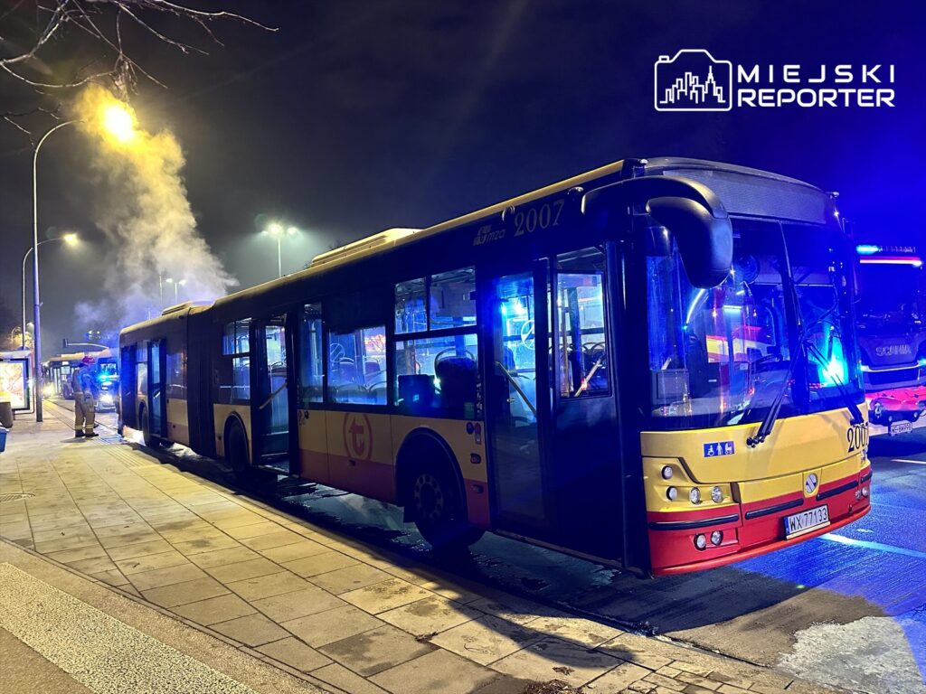 pożar miejskiego autobusu 188 na żwirki i wigury