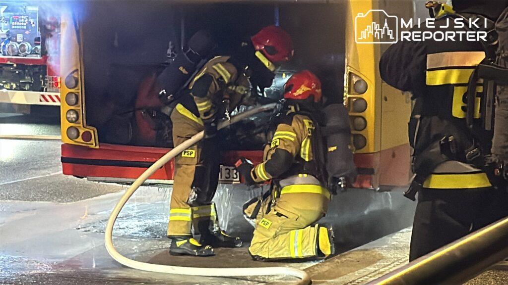 pożar miejskiego autobusu 188 na żwirki i wigury