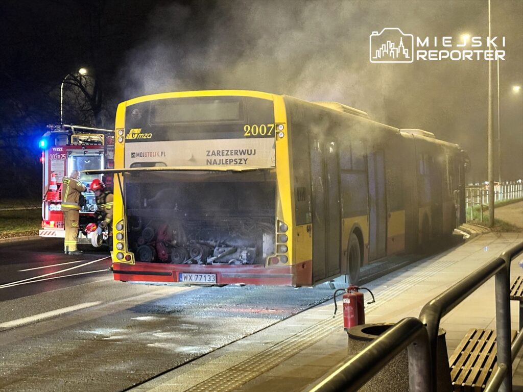 pożar miejskiego autobusu 188 na żwirki i wigury