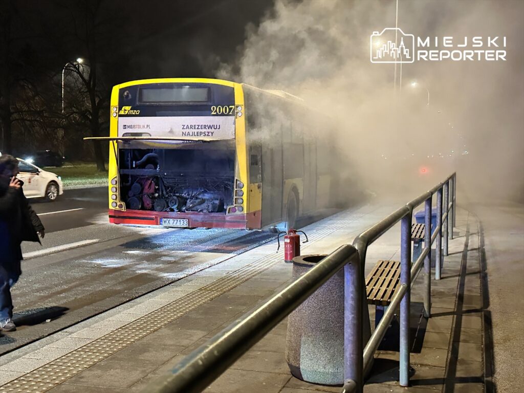 pożar miejskiego autobusu 188 na żwirki i wigury