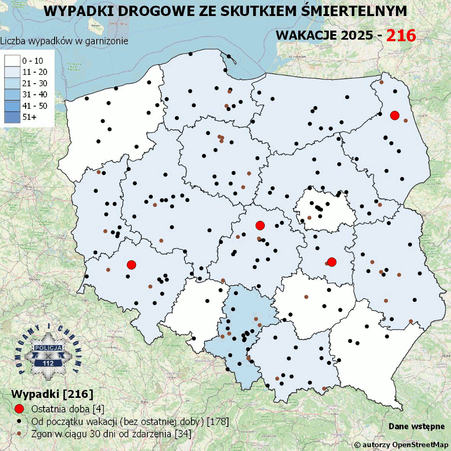 Mapa przedstawiająca wypadki drogowe ze skutkiem śmiertelnym w Polsce podczas wakacji 2025, z oznaczeniem miejsc zdarzeń.