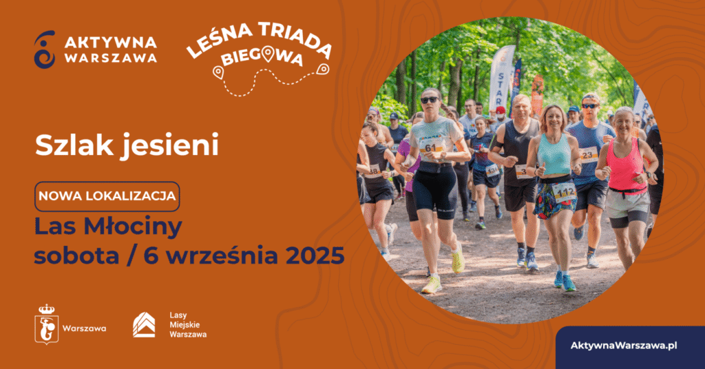 Biegacze w sportowych strojach uczestniczą w biegu leśnym w Lesie Młociny, otoczonym drzewami.