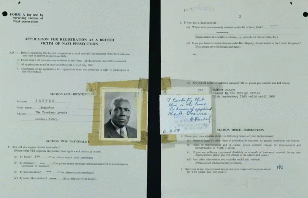 Formularz aplikacyjny dotyczący rejestracji jako brytyjski ofiara prześladowań nazistowskich, z fotografią mężczyzny.