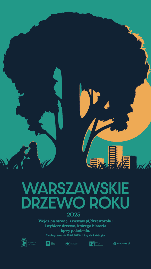 Młoda kobieta siedzi z psem pod dużym drzewem, w tle nowoczesne budynki i zachodzące słońce. Tekst: "WARSZAWSKIE DRZEWO ROKU 2025".