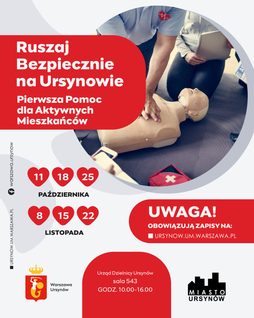Mężczyzna wykonujący resuscytację krążeniowo-oddechową na manekinie w sali szkoleniowej.