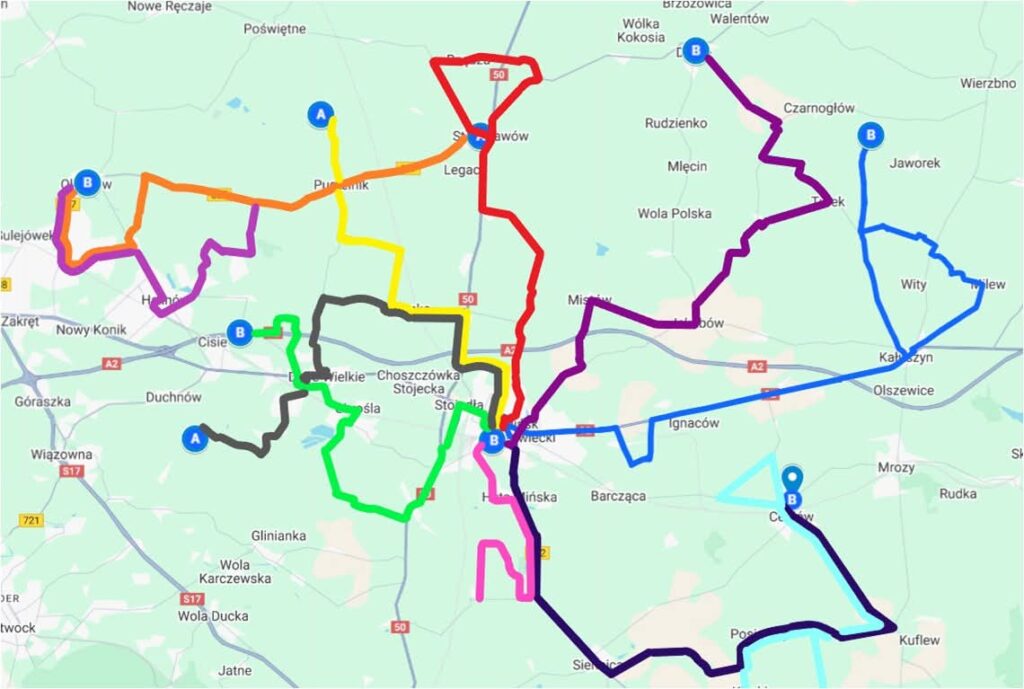 Mapa z zaznaczonymi trasami w różnych kolorach, obejmująca tereny wokół miejscowości i dróg.