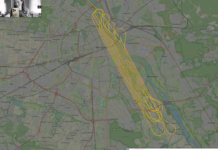 Samolot wykonuje manewry w powietrzu nad Warszawą, a na mapie zaznaczone są jego trasy lotu.