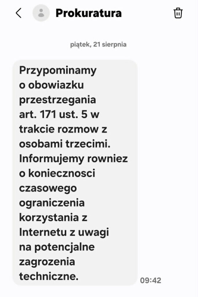 Prokuratura przypomina o obowiązku przestrzegania przepisów podczas rozmów z osobami trzecimi oraz o konieczności ograniczenia korzystania z Internetu.