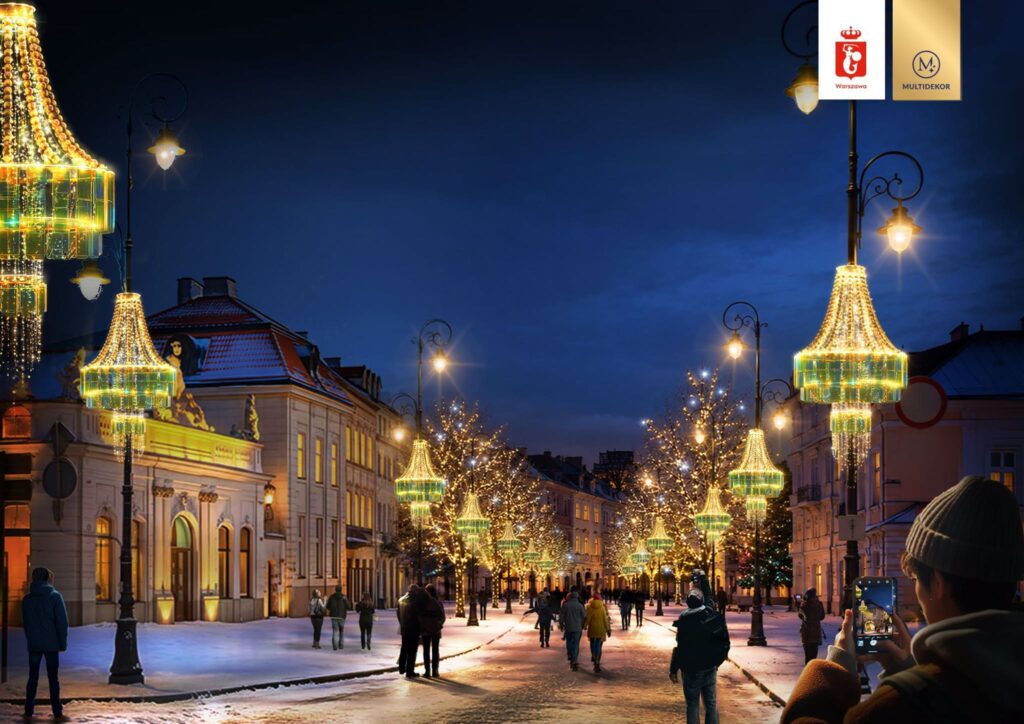 Ulicą ozdobioną iluminacjami w kształcie lampionów spacerują ludzie, w tle widać oświetlone budynki.