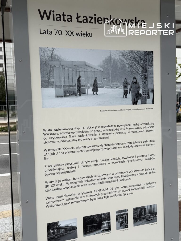 Na przystanku autobusowym znajduje się informacyjna tablica o wiacie Łazienkowskiej z lat 70. XX wieku.