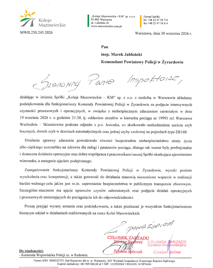 Pismo z logo Kolei Mazowieckich z podziękowaniami dla żyrardowskiej policji, z odręcznym zwrotem i podpisami.
